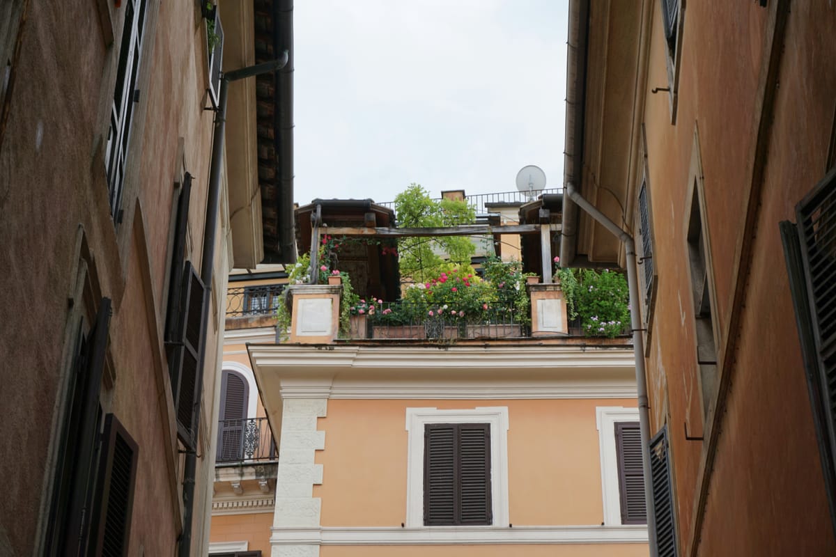Balcony Bounty: Three Edible Plant Combinations for European Balconies